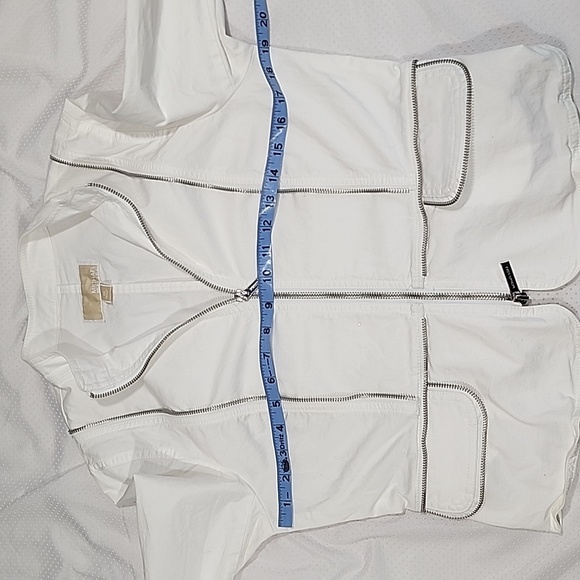 Michael Kors White Zippered Jacket. 10 - Picture 13 of 16